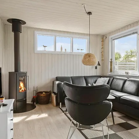 Gorgeous In With Kitchen Holiday home