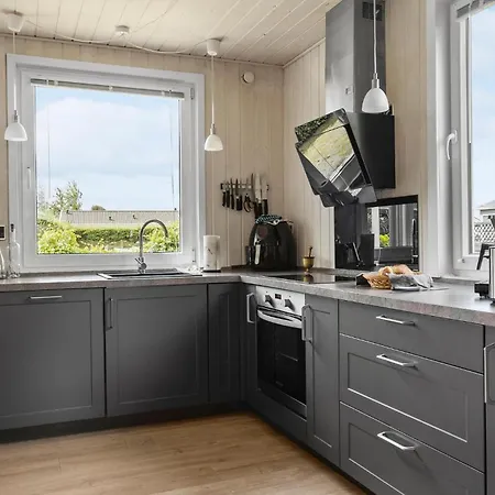 Gorgeous In With Kitchen Holiday home *