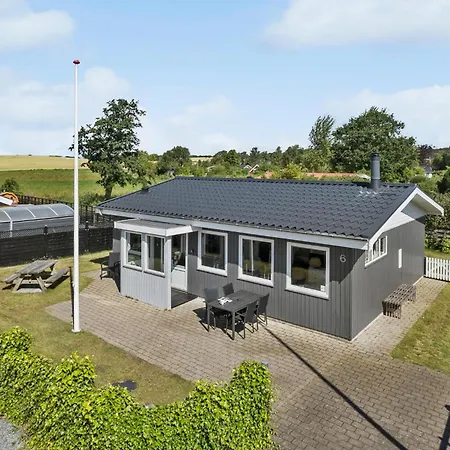 Gorgeous In With Kitchen Holiday home