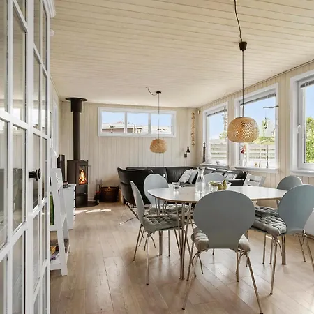 Gorgeous In With Kitchen Holiday home *